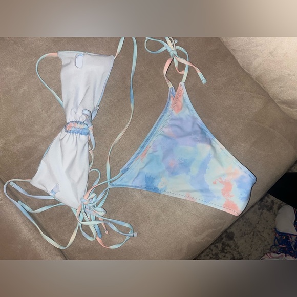 Bikini - Picture 3 of 3